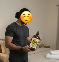 Moz Z - masseur in Abu Dhabi