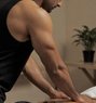 Moz Z - masseur in Al Ain Photo 1 of 4