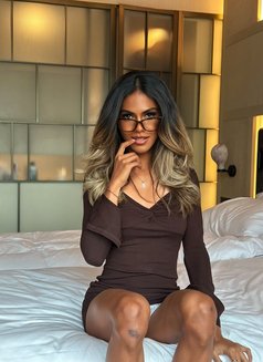Moza Feminine Tanned - Acompañantes transexual in Hong Kong Photo 22 of 22