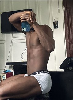 Mozy - Male escort in Al Manama Photo 2 of 9