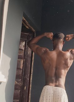 Mozy - Male escort in Al Manama Photo 7 of 9