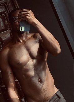 Mozy - Male escort in Al Manama Photo 9 of 9