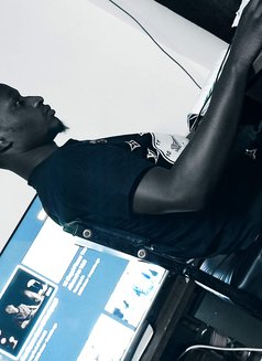 Mr Big black cock - masseur in Nairobi Photo 2 of 2