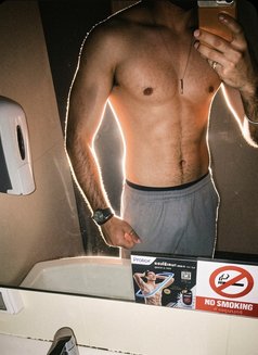 Mr Black - Male adult performer in Bangkok Photo 2 of 3