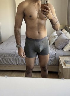 Mr Black - Male escort in Bangkok Photo 2 of 5