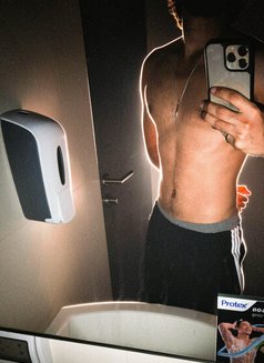 Mr Black - Male escort in Bangkok Photo 4 of 5
