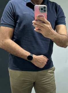 Rani - Male escort in Paris Photo 2 of 7