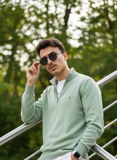 Mr George - Intérprete masculino de adultos in Madinah Photo 2 of 2