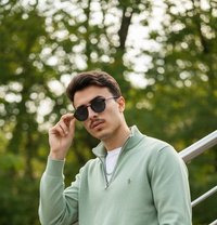 Mr George - Intérprete masculino de adultos in Madinah