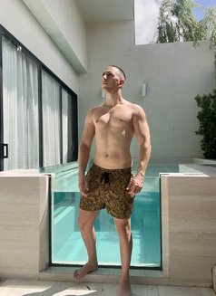 Mr Grey Jinjok - Male escort in Bangkok Photo 1 of 16