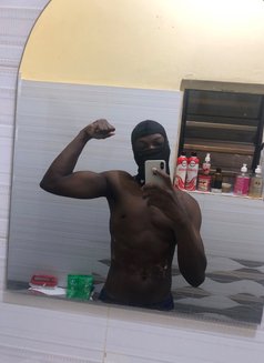 Mr Le Pro Baise - Male escort in Cotonou Photo 1 of 1