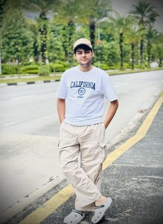 Mr. Lee - Male escort in Singapore Photo 2 of 2