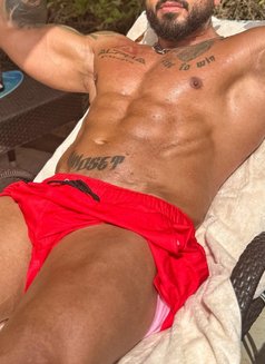 MR. MUSCLE - Male escort in Dubai Photo 4 of 11
