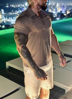 MR. MUSCLE - Male escort in Dubai Photo 7 of 11