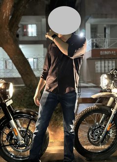 Mr Ray - Male escort in New Delhi Photo 2 of 3