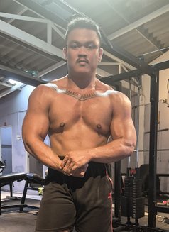 MR TH - Male escort in Bangkok Photo 2 of 5