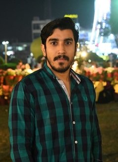 Mr. Yasir Male Escort - Acompañantes masculino in Dubai Photo 1 of 2