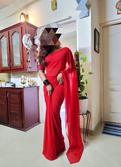 Mrithula Kochi - Acompañantes transexual in Kochi Photo 1 of 7