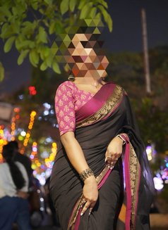 Mrithula Kochi - Acompañantes transexual in Kochi Photo 2 of 7