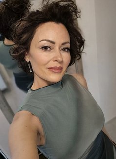 Mrs Olivia S - puta in Singapore Photo 3 of 9