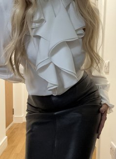 Mrs Robinson British Milf - escort in London Photo 3 of 9