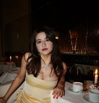 Ms. Radhika: Vip Model - puta in Abu Dhabi