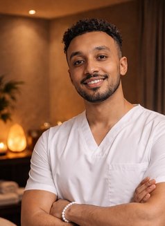 Muaaz - Masajista in Abu Dhabi Photo 1 of 2