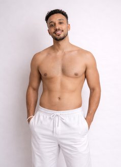 Muaaz - Masajista in Abu Dhabi Photo 1 of 2