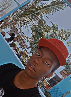 Muelzzy - Male adult performer in Nairobi Photo 2 of 4