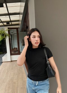 Muji - Transsexual companion in Bangkok Photo 3 of 4