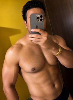 Mumbai independent for real meet - Male escort in Mumbai Photo 9 of 9