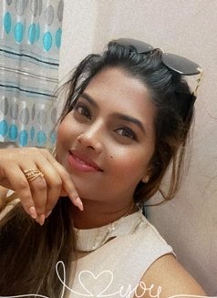 Mumbai girl available for escort in bur - puta in Dubai Photo 1 of 7