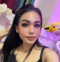 Muna Both More Top Entertain - Transsexual escort in Dubai