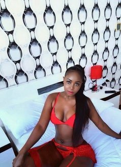 Muna - escort in Muscat Photo 1 of 3