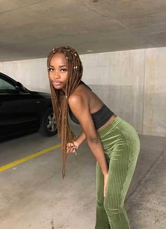 Muna - escort in Muscat Photo 2 of 3