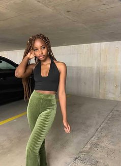 Muna - escort in Muscat Photo 3 of 3