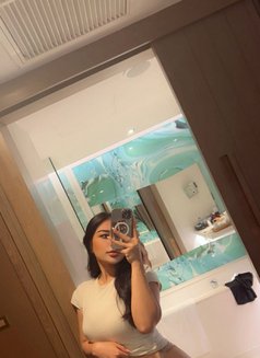 Muna - escort in Doha Photo 3 of 7