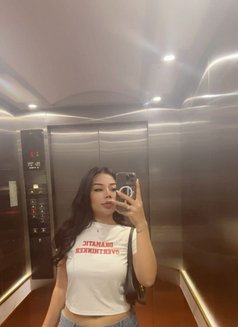 Muna - escort in Doha Photo 4 of 7