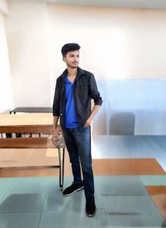 Munna - Male escort in Mumbai Photo 7 of 10