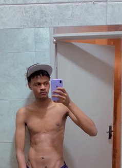 Muphasa - Male escort in Nairobi Photo 3 of 7