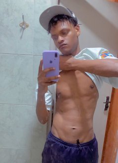 Muphasa - Male escort in Nairobi Photo 5 of 7