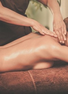 Murado - Male escort in Ras al-Khaimah Photo 8 of 16