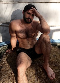 Muradoo - Male escort in Abu Dhabi Photo 2 of 7