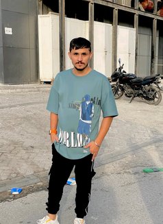 Murshad - Male escort in Abu Dhabi Photo 2 of 5