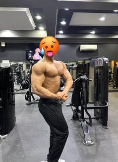 Muscle Guy in Doha, Qatar - Male escort in Doha Photo 2 of 5