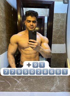 Muscle Guy in Doha, Qatar - Male escort in Doha Photo 1 of 11