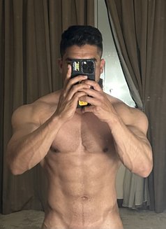 Muscle Guy in Doha, Qatar - Male escort in Doha Photo 2 of 11