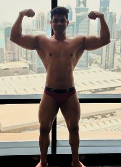 Muscle Guy in Doha, Qatar - Male escort in Doha Photo 3 of 11