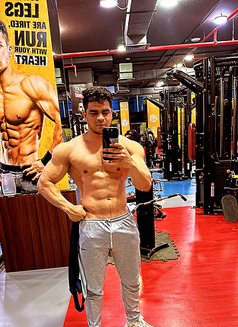 Muscle Guy in Doha, Qatar - Male escort in Doha Photo 4 of 11