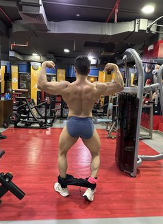 Muscle Guy in Doha, Qatar - Male escort in Doha Photo 9 of 11